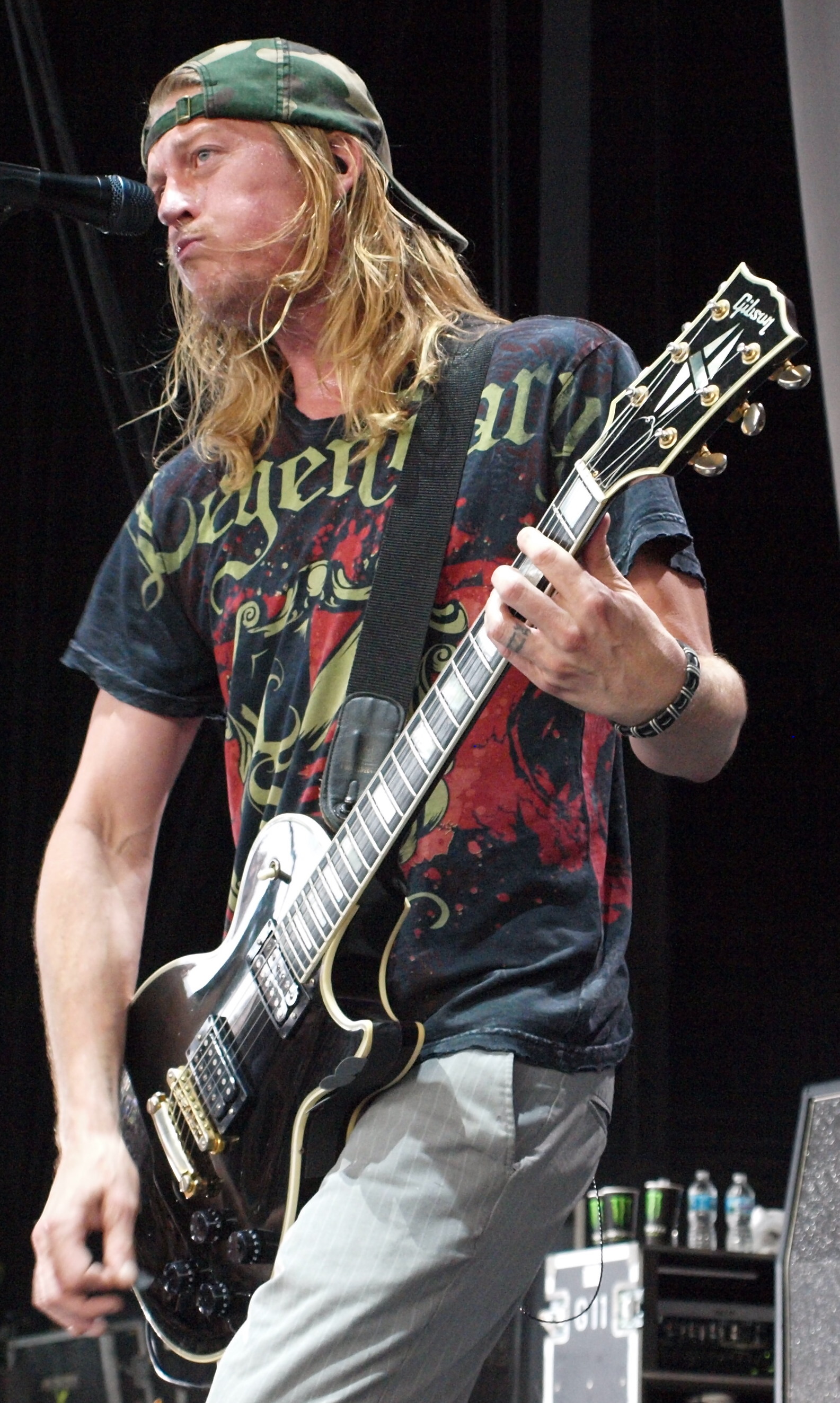 Photo Gallery Hard rock bands Sevendust, Chevelle and Puddle of Mudd