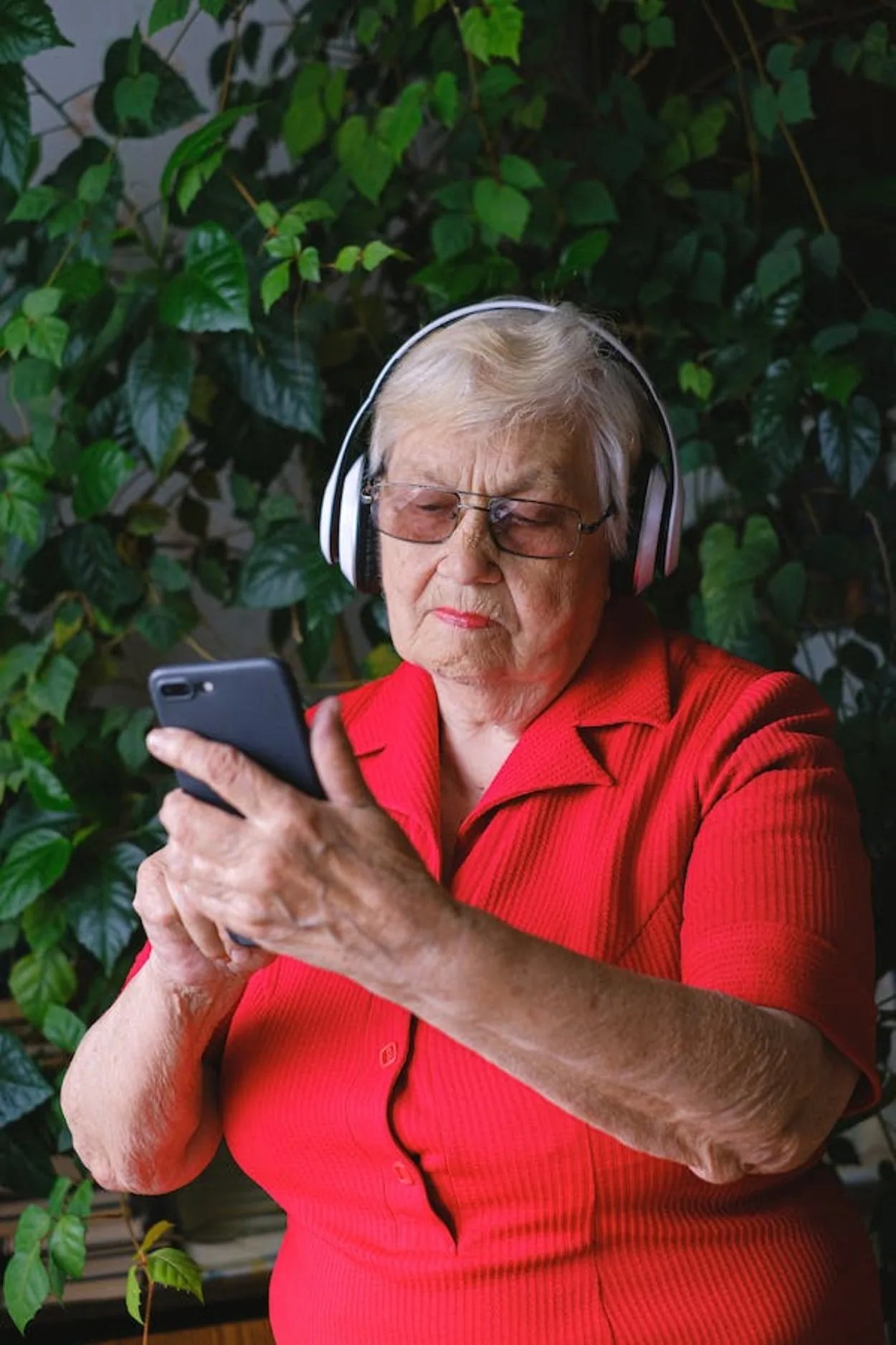 What Happens If I Wear Headphones For Too Long? (Harmful Effects)