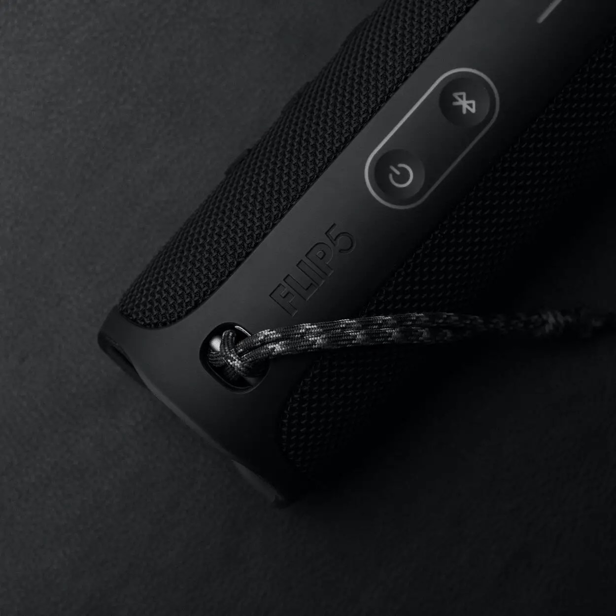 Can I Play My JBL Flip 5 While Charging? (Explanation)