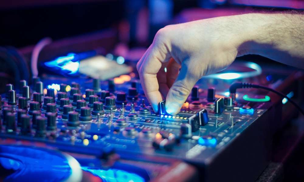 How Do DJ Controllers Work Audio Sound Hub