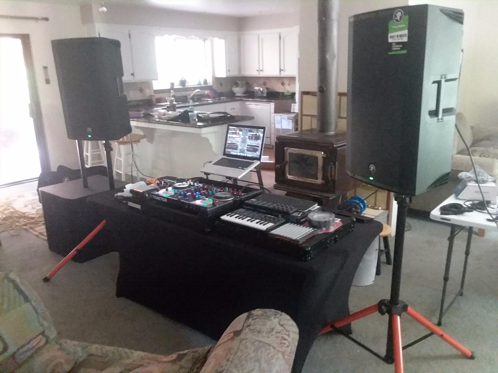 3 Best Powered Speakers for Live Band and Stage Performance