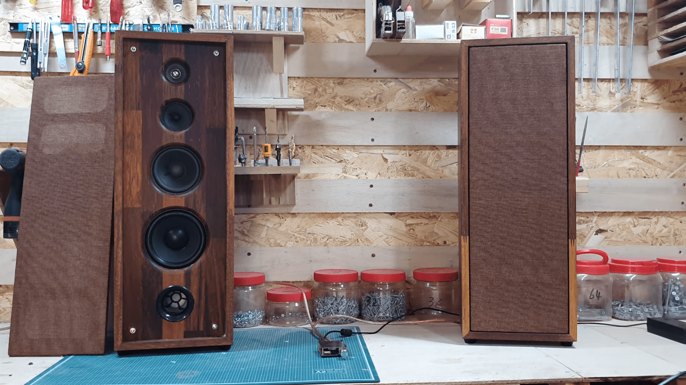 What Is A 4 Way Speaker? Major Types & Design Details