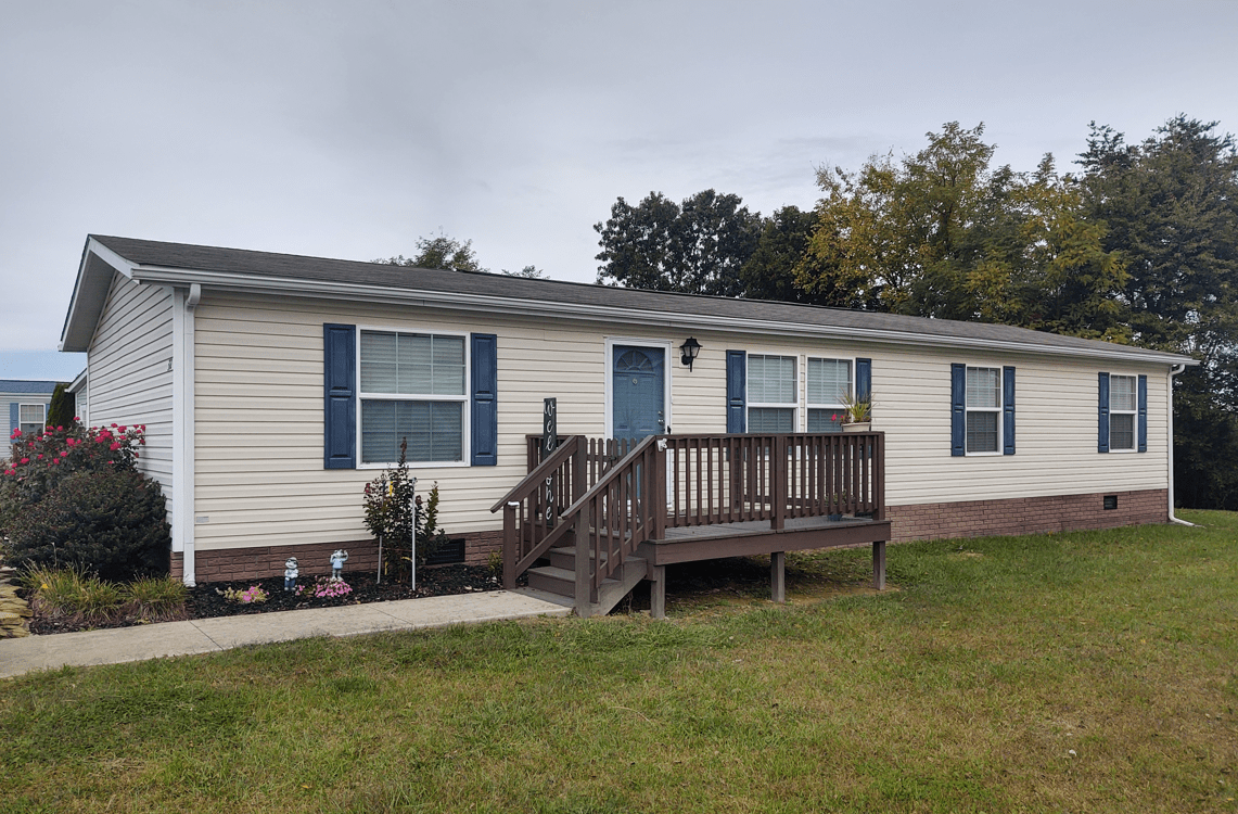 2014 Clayton 3BR/2BA Lot 7 Augusta Woods Mobile Homes in Staunton