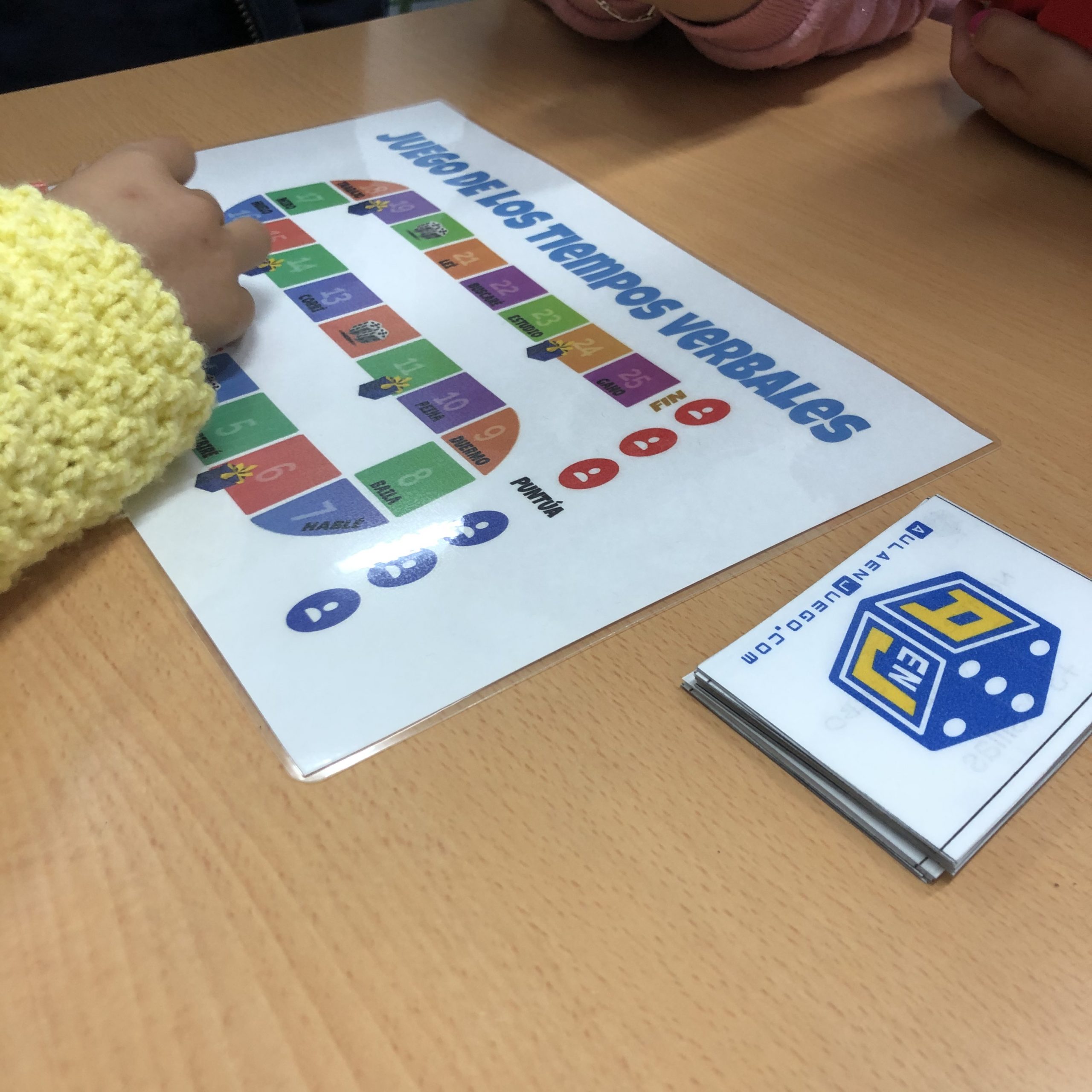 JUEGO DE LOS TIEMPOS VERBALES PRESENTE, PASADO Y FUTURO Aula en Juego