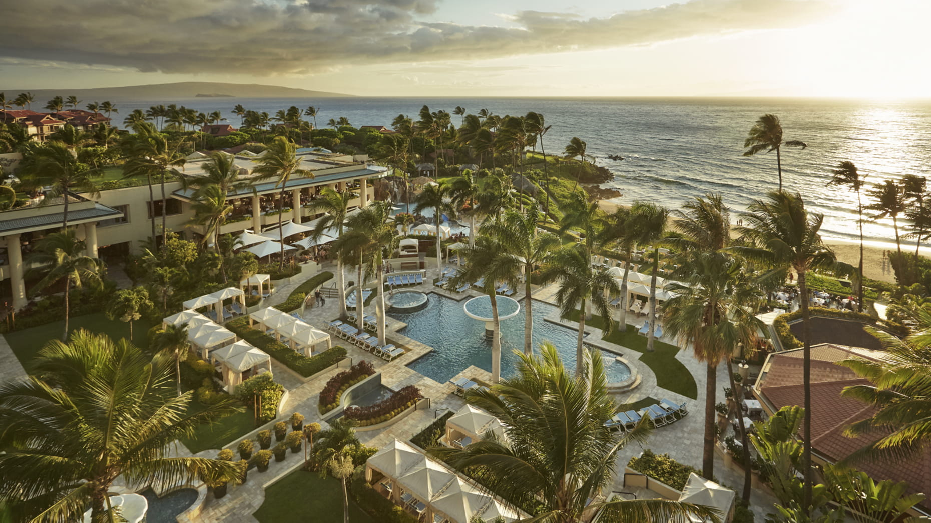 Four Seasons Maui vs RitzCarlton Kapalua [2021]