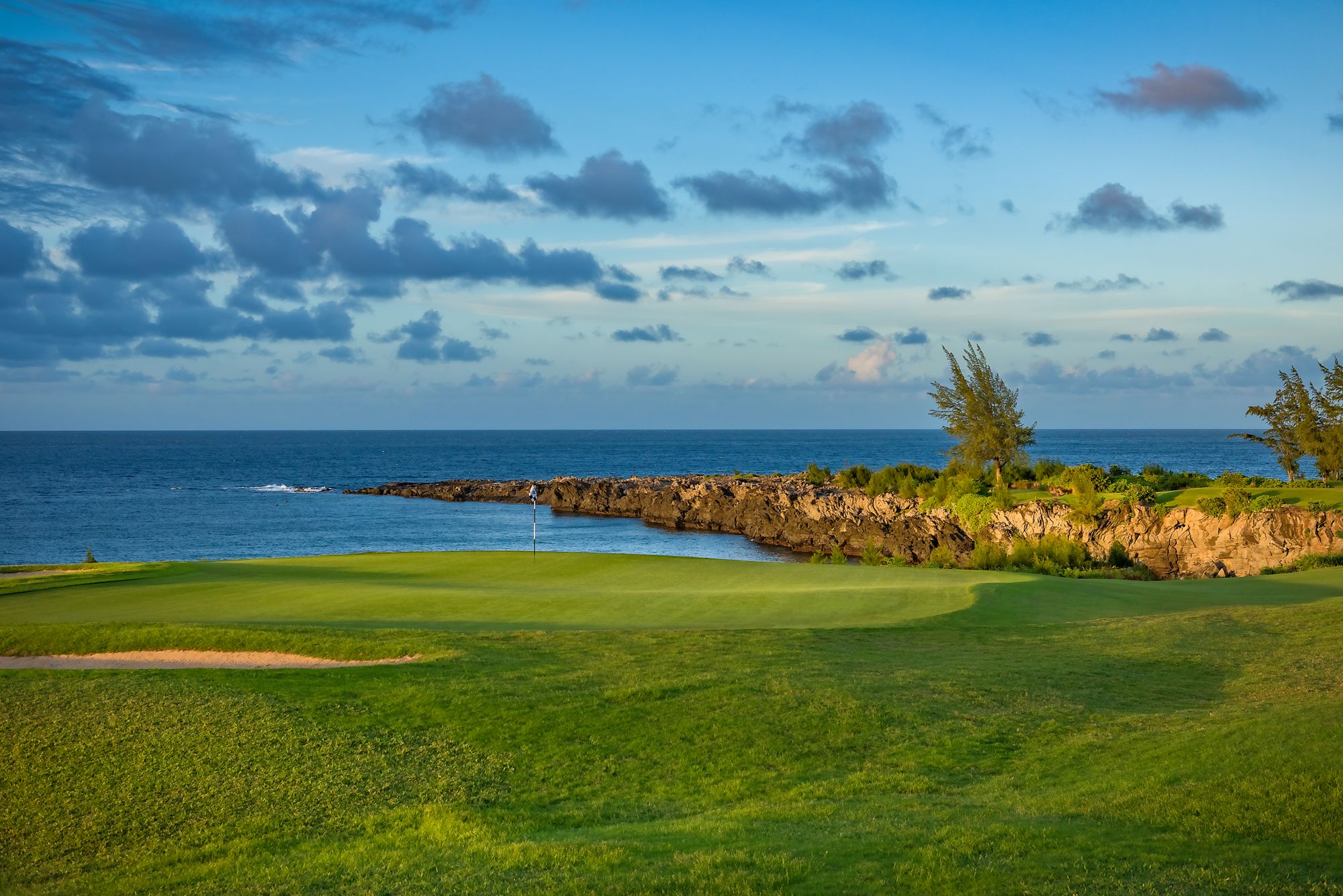 Four Seasons Maui vs RitzCarlton Kapalua [2021]