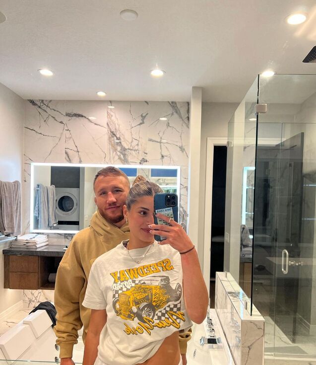 Sophia Romano Age, Height, Justin Gaethje Girlfriend(011)