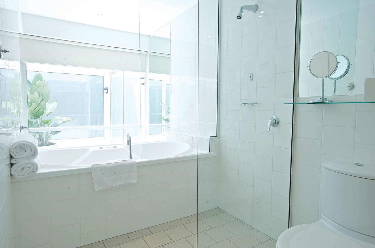 30+ Melbourne Hotels with Spa Bath in Room Jacuzzi and Hot Tub Suites