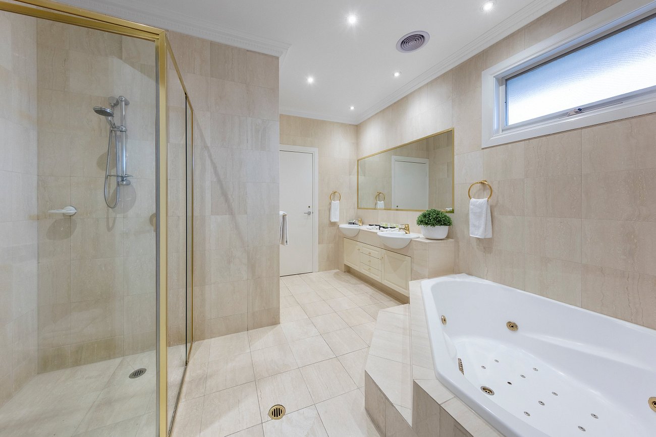 30+ Melbourne Hotels with Spa Bath in Room Jacuzzi and Hot Tub Suites