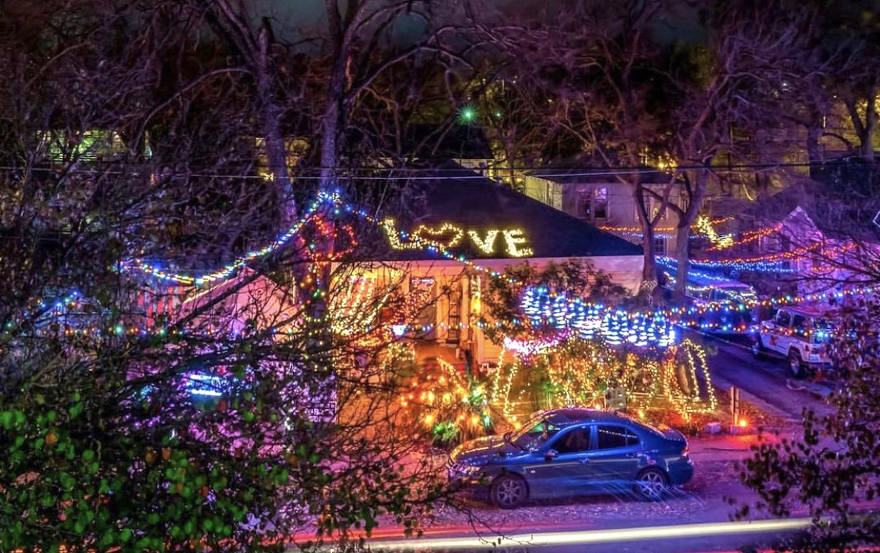 An Austin Holiday Tradition Goes CarFree at the 37th Street Lights