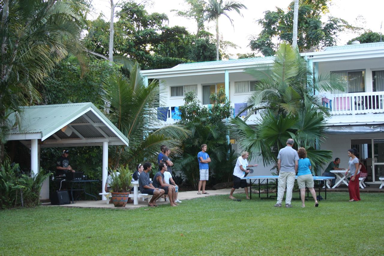 BACKPACKERS , YOUTH HOSTELS AND YHA IN Mission Beach