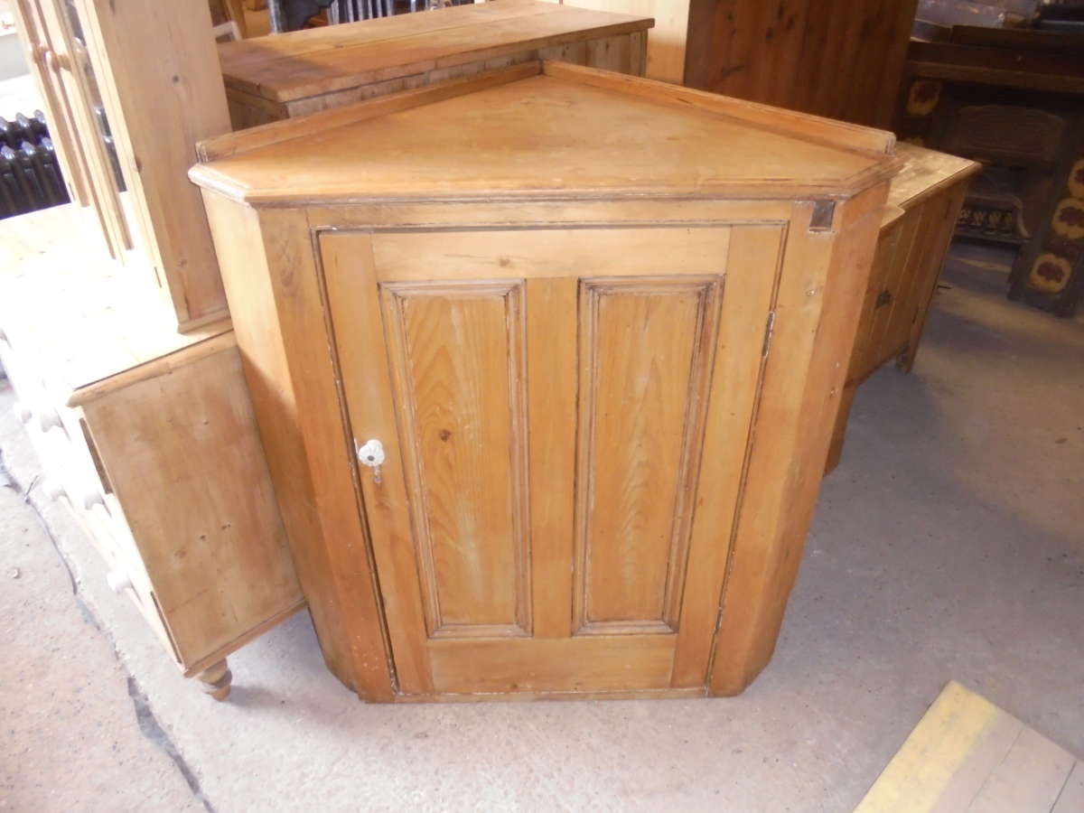 ANTIQUE PINE CORNER Authentic Reclamation