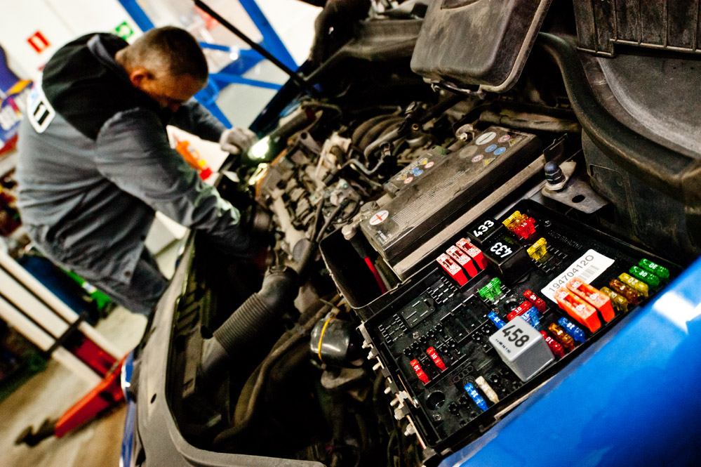 Warsztat samochodowy, mechanik AutoConrad Warszawa