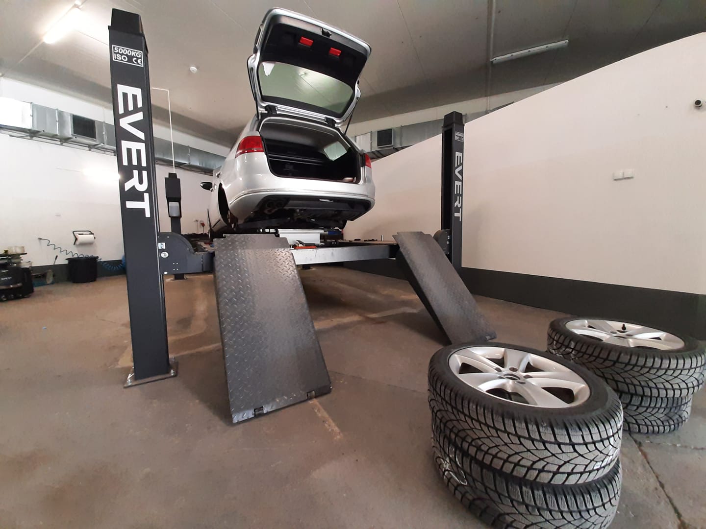 Wymiana opon Auto Conrad