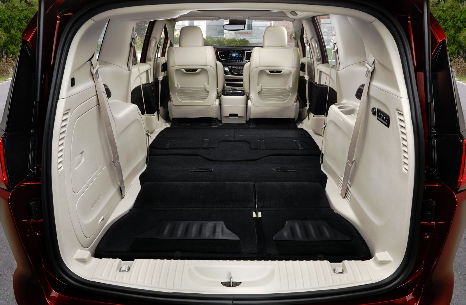 Chrysler Pacifica цена и характеристики, фотографии и обзор