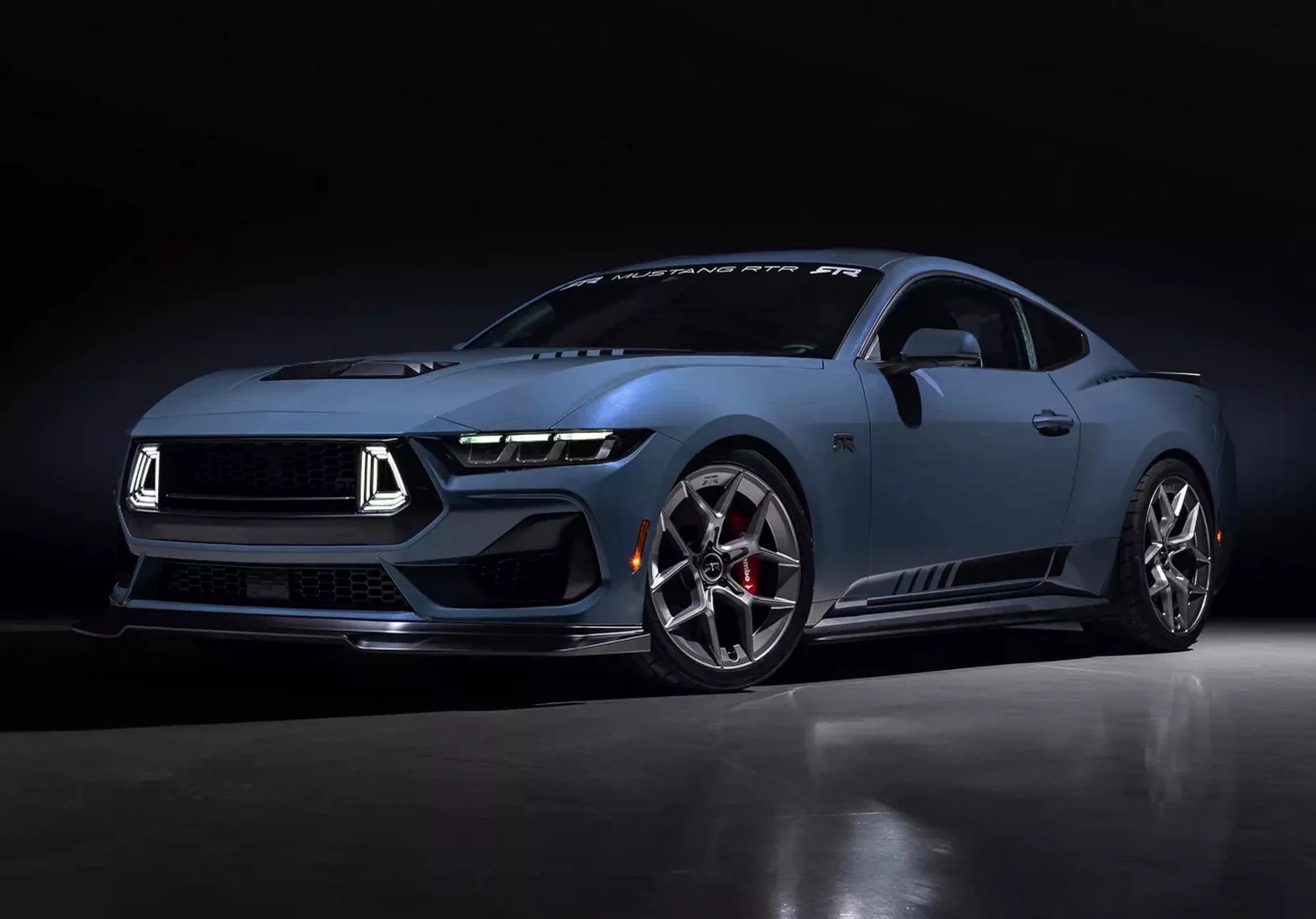 新车落地就改！2024 Ford Mustang 全车升级 RTR Spec 2 改装套件，颜值超帅，5.0L V8 自吸引擎，马力