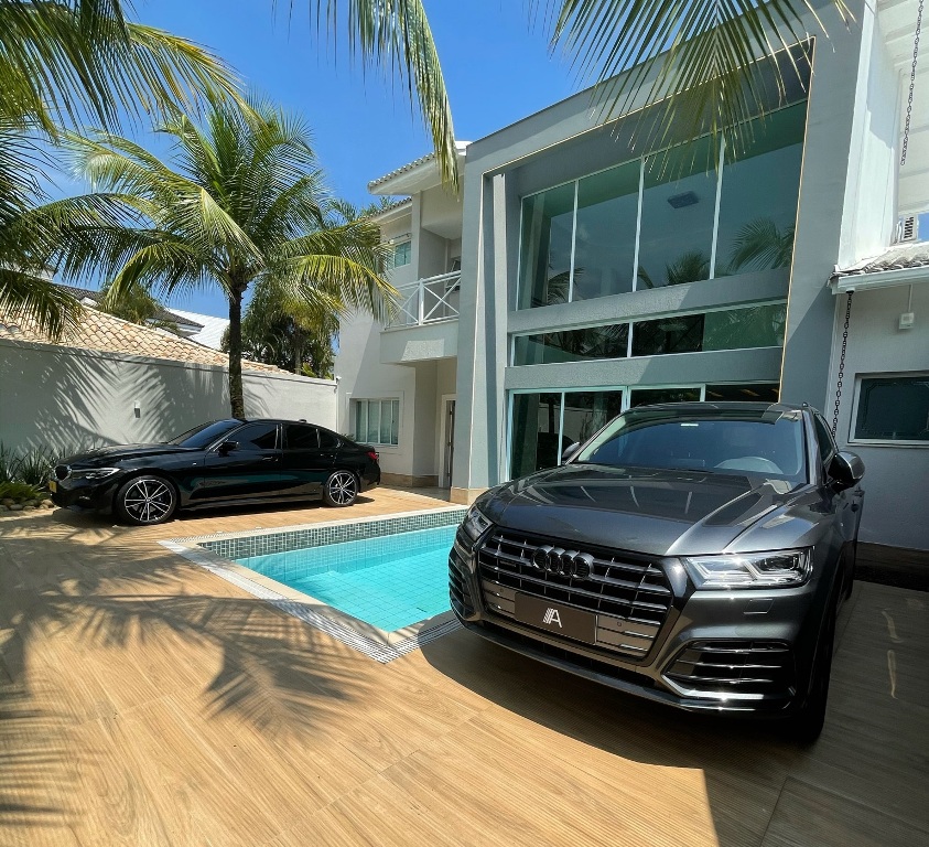 Mansão, carros de luxo e viagens quem é a influenciadora alvo de