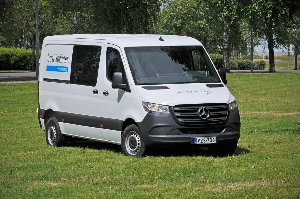 Koeajossa MercedesBenz Sprinter Nyt myös etuvetoisena Auto Bild Suomi7