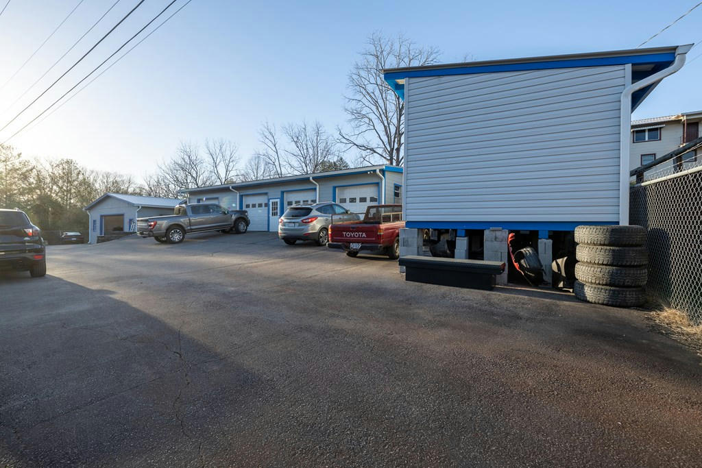 3784 Franklin North Carolina Body Shop Business & Property for Sale