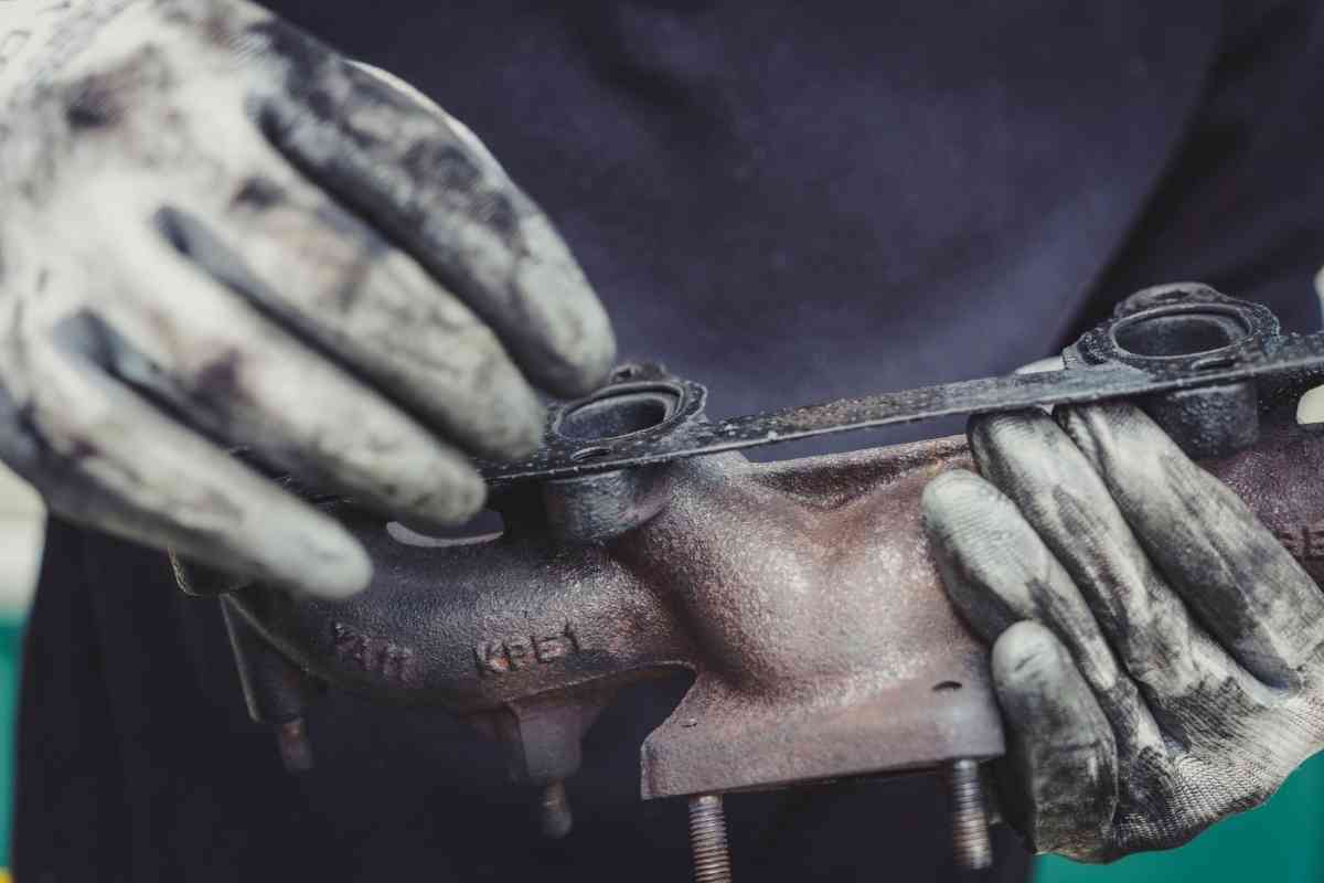 6 Symptoms Of A Clogged Exhaust Manifold (+How To Clean It)