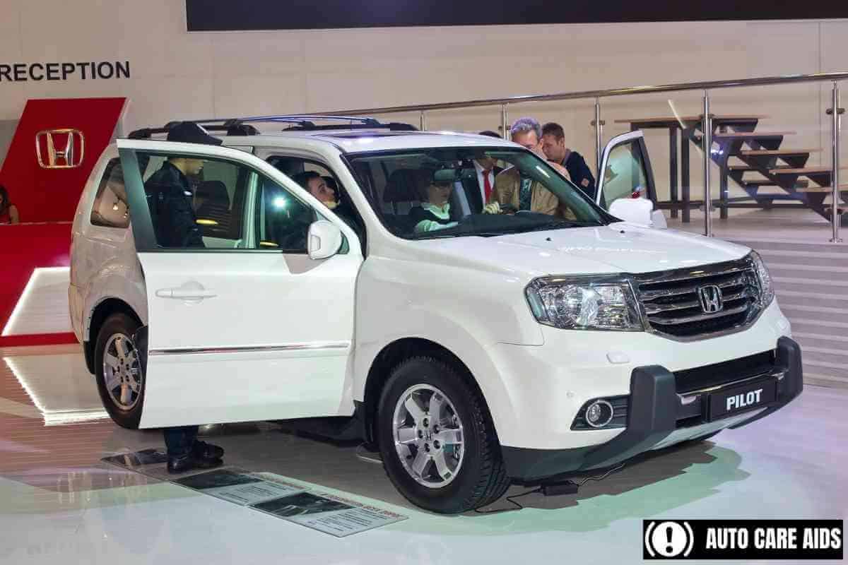 Top 15 Car Seats That Fold Into Beds (With Photos)