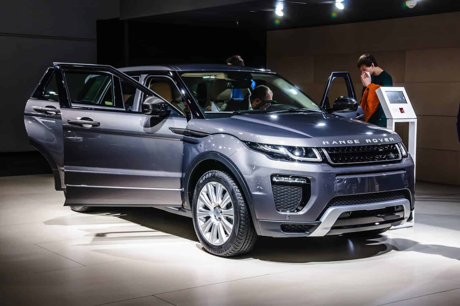 Range Rover Air Suspension Won’t Raise (Reason & Fixes)