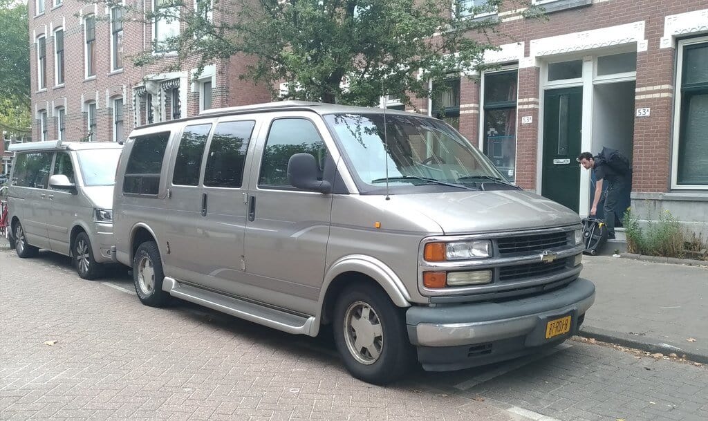 7 Best 12 Passenger Vehicles (With Photos)