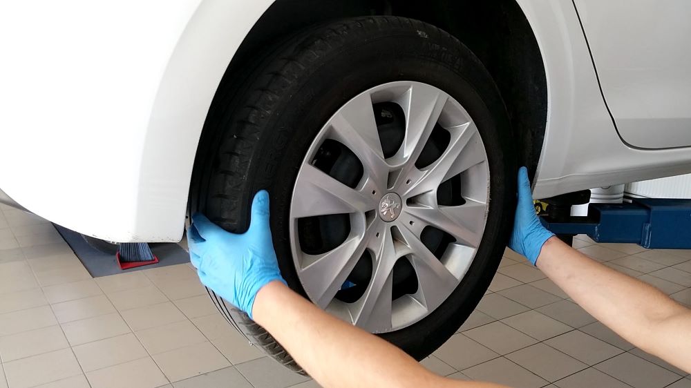 Under vehicle inspection AutoEdu checking procedures