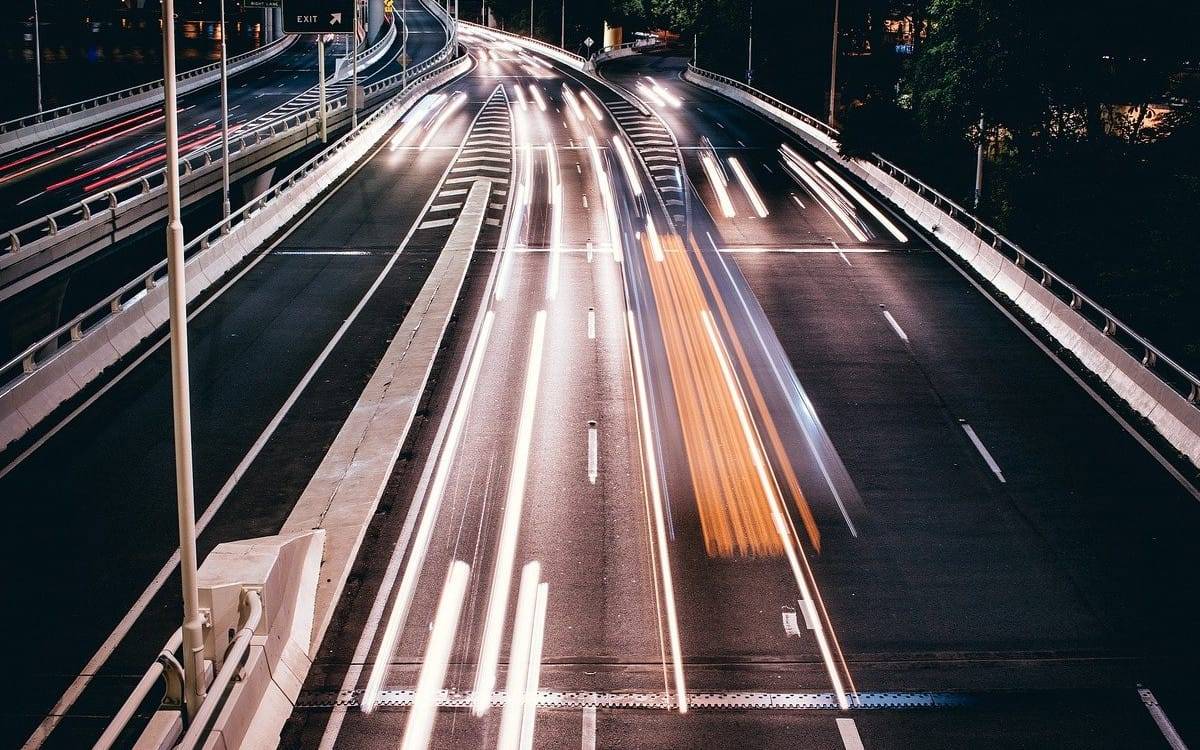 Perché noi guidiamo a destra e in altri paesi si guida a sinistra?