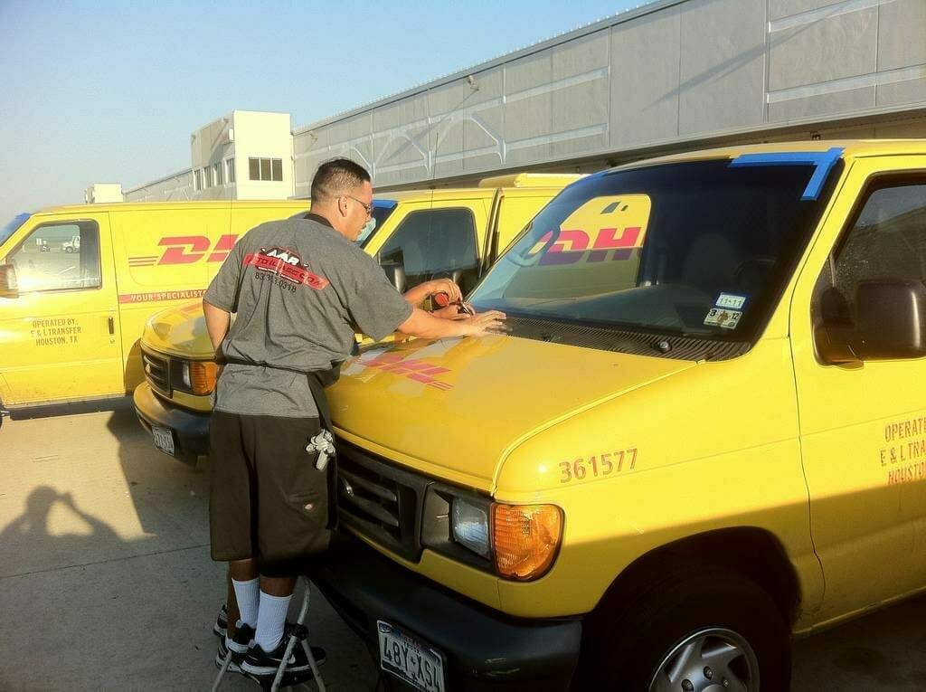 Expert Commercial Mobile Auto Glass Services Near San Antonio in San