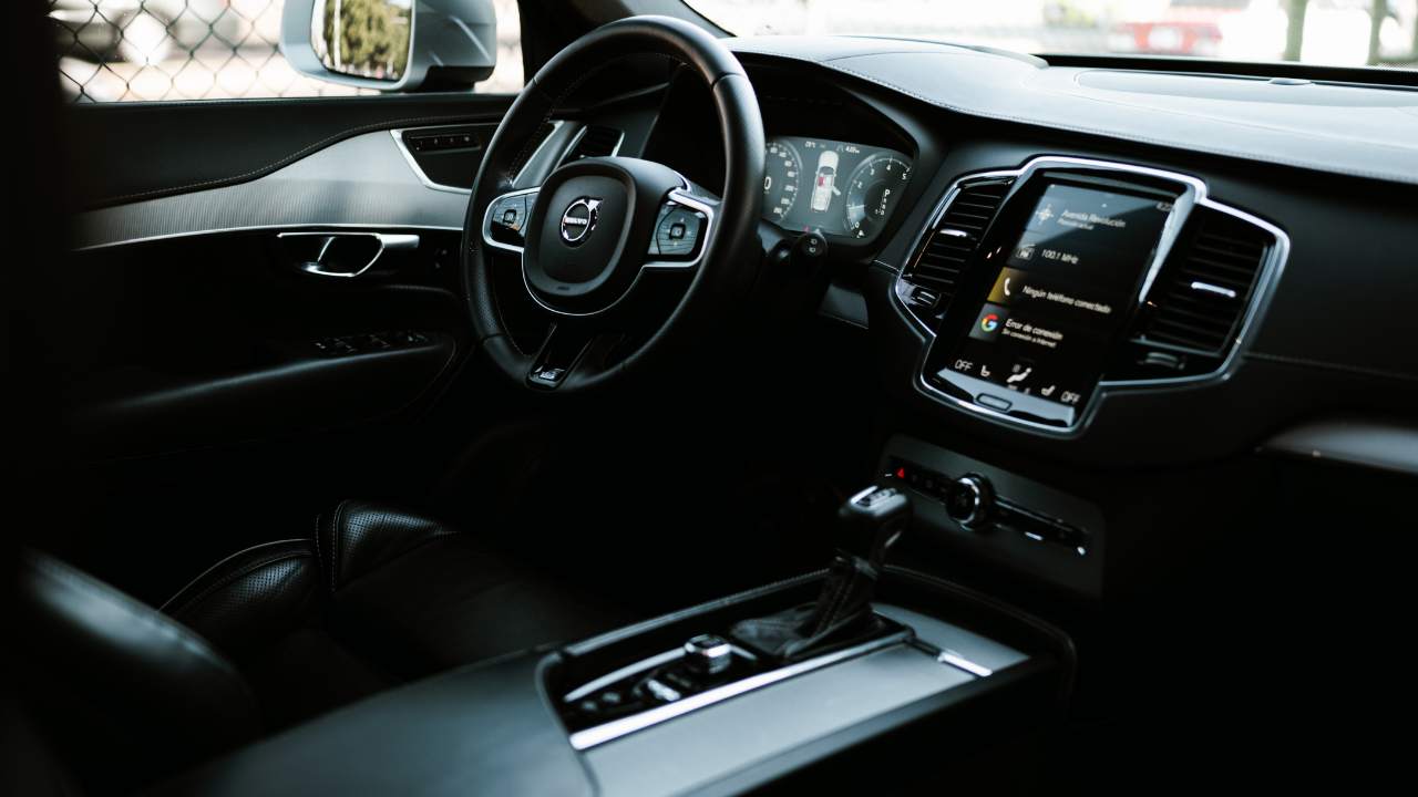 Volvo Windshield Replacement St. Paul & Minneapolis