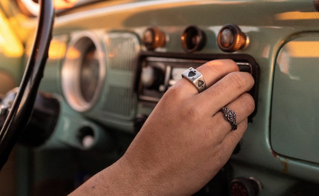 Why Is My Car Radio Static? (7 Reasons Why) Autoily