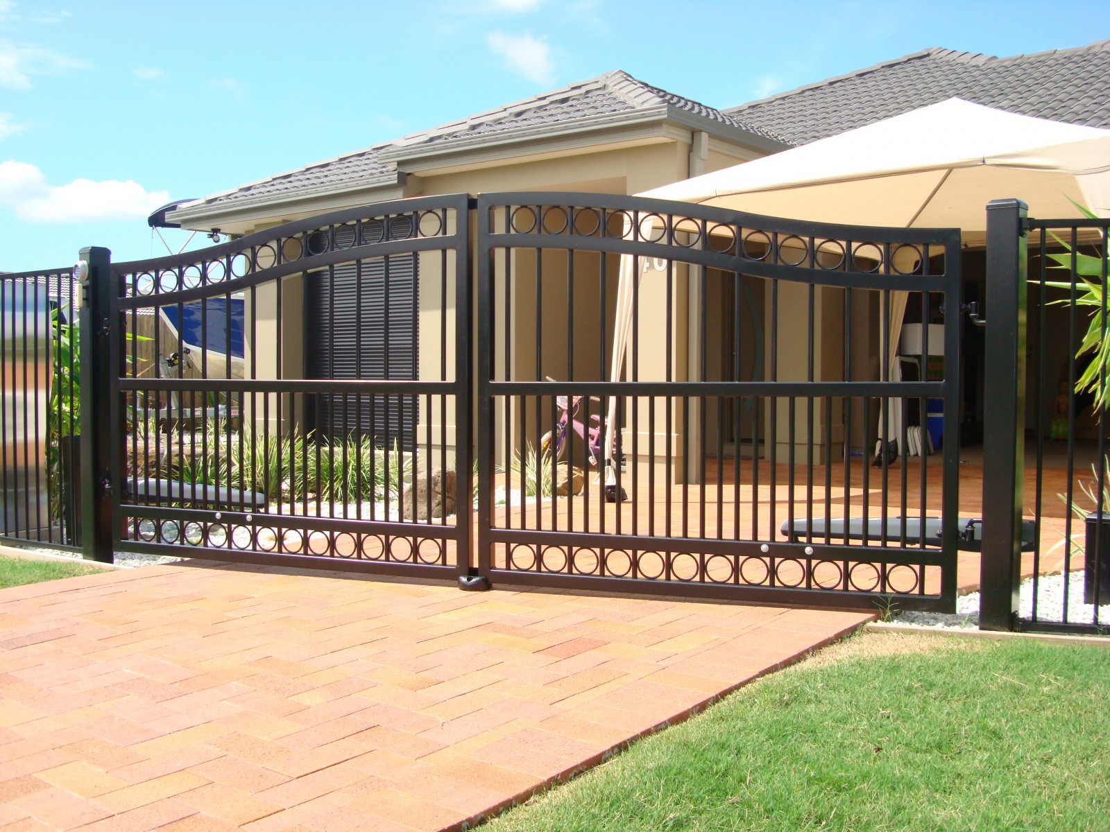 Pictures of Swinging Gates, Image Gallery Brisbane Automatic Gates