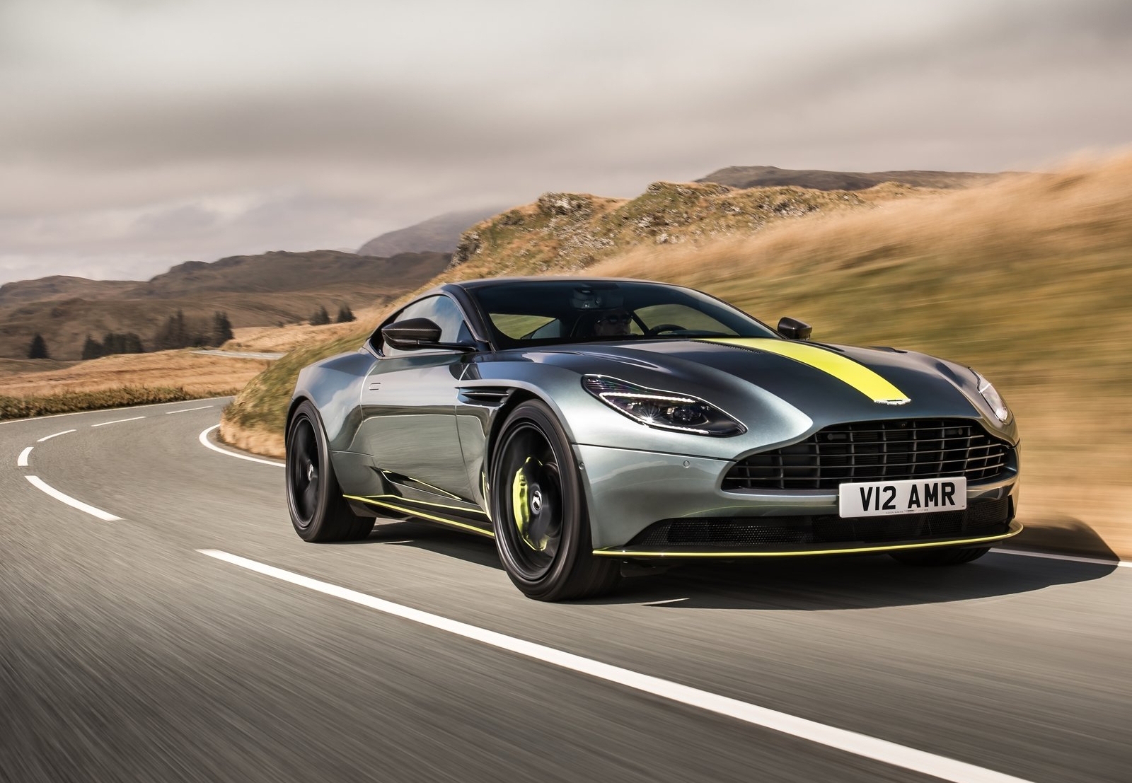 Aston Martin DB11 V12 met pensioen, DB11 AMR volgt hem op