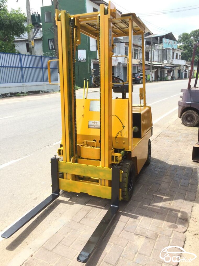 Used Komatsu Forklift 2004 HeavyDuty for Sale Rs.450000 in Kelaniya