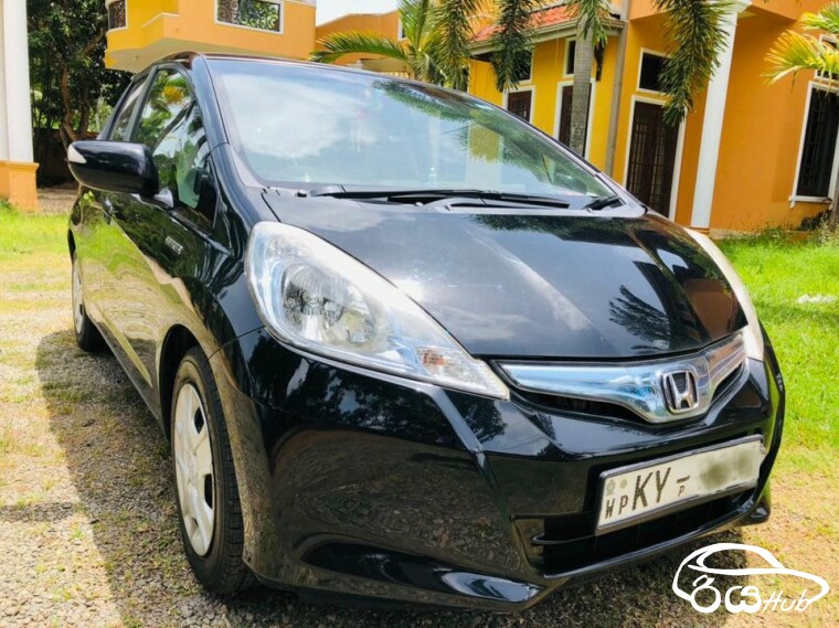 Used Honda Fit GP1 2012 Car for Sale Rs.4400000 in Ambalangoda Sri Lanka