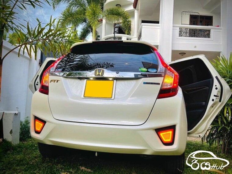 Used Honda Fit GP5 2014 Car for Sale in Kalmunai Sri Lanka