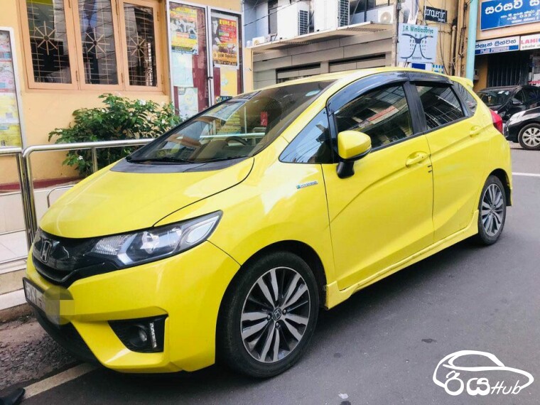 Used Honda Fit GP5 S 2013 Car for Sale Rs.5895000 in Gampaha Sri Lanka