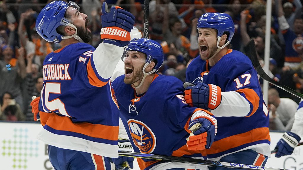 Islanders fans’ national anthem rendition stuns once again before