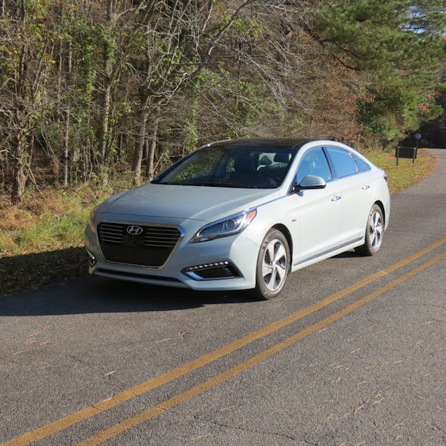 Weekly Driver: Second-Generation Hyundai Sonata Hybrid — Auto Trends