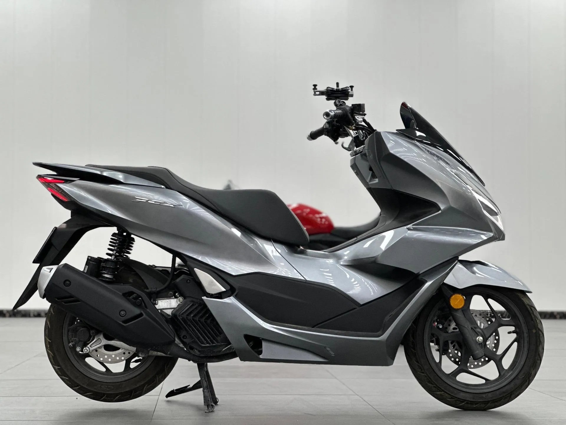 Honda PCX160 Review: Pros, Specs & Urban Value
