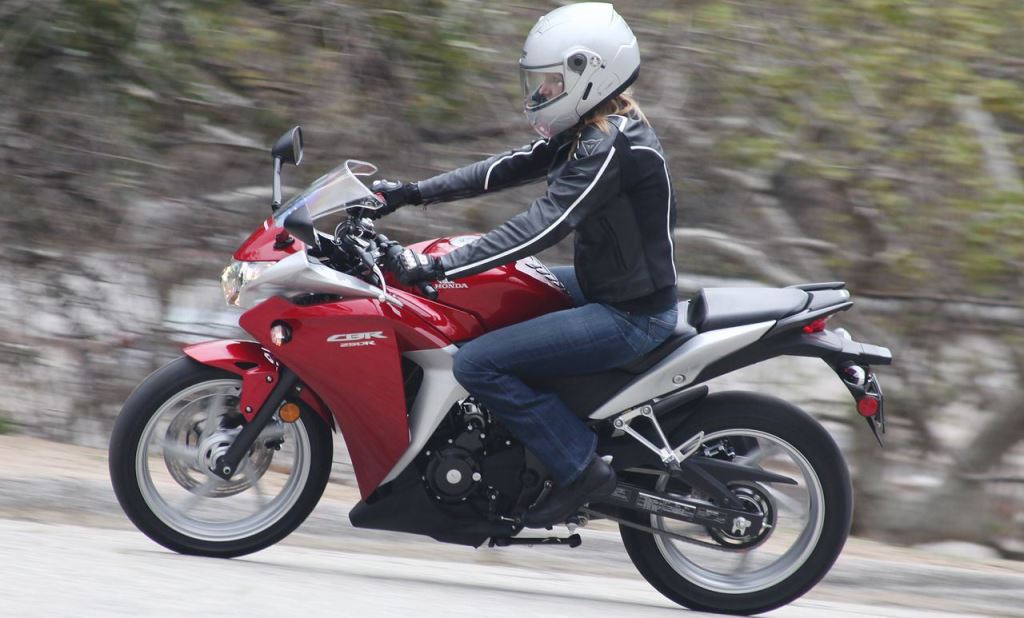 How to Ride a Motorcycle Guide On Safely Riding A Motorbike AutoXip