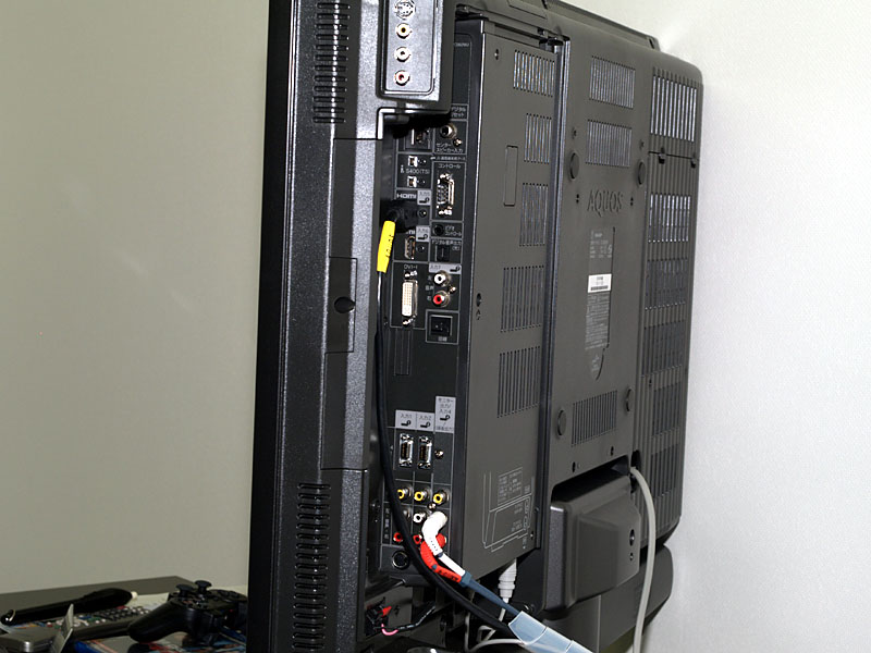 シャープに聞く「32型AQUOSで“フルHD”の理由」