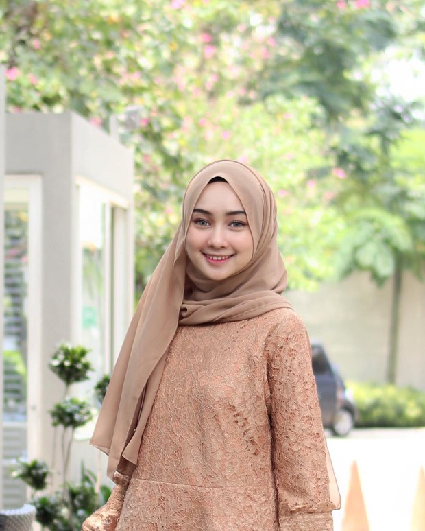 Tips Mengenakan Hijab Pashmina Agar Wajah Bulat Akan Terlihat Tirus