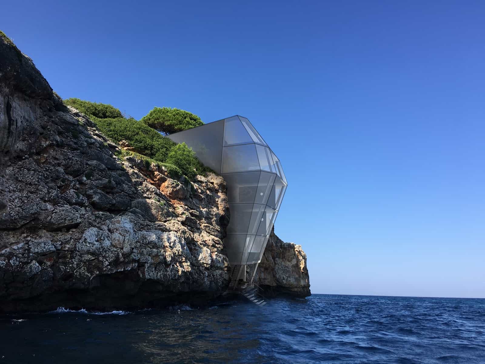 Haus an Klippe Cliffhanger AVANTECTURE