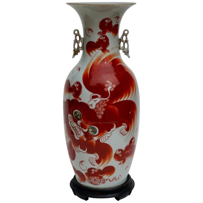 Qing Dynasty Chinese Porcelain Foo Dog Vase, 19th Century Avantiques