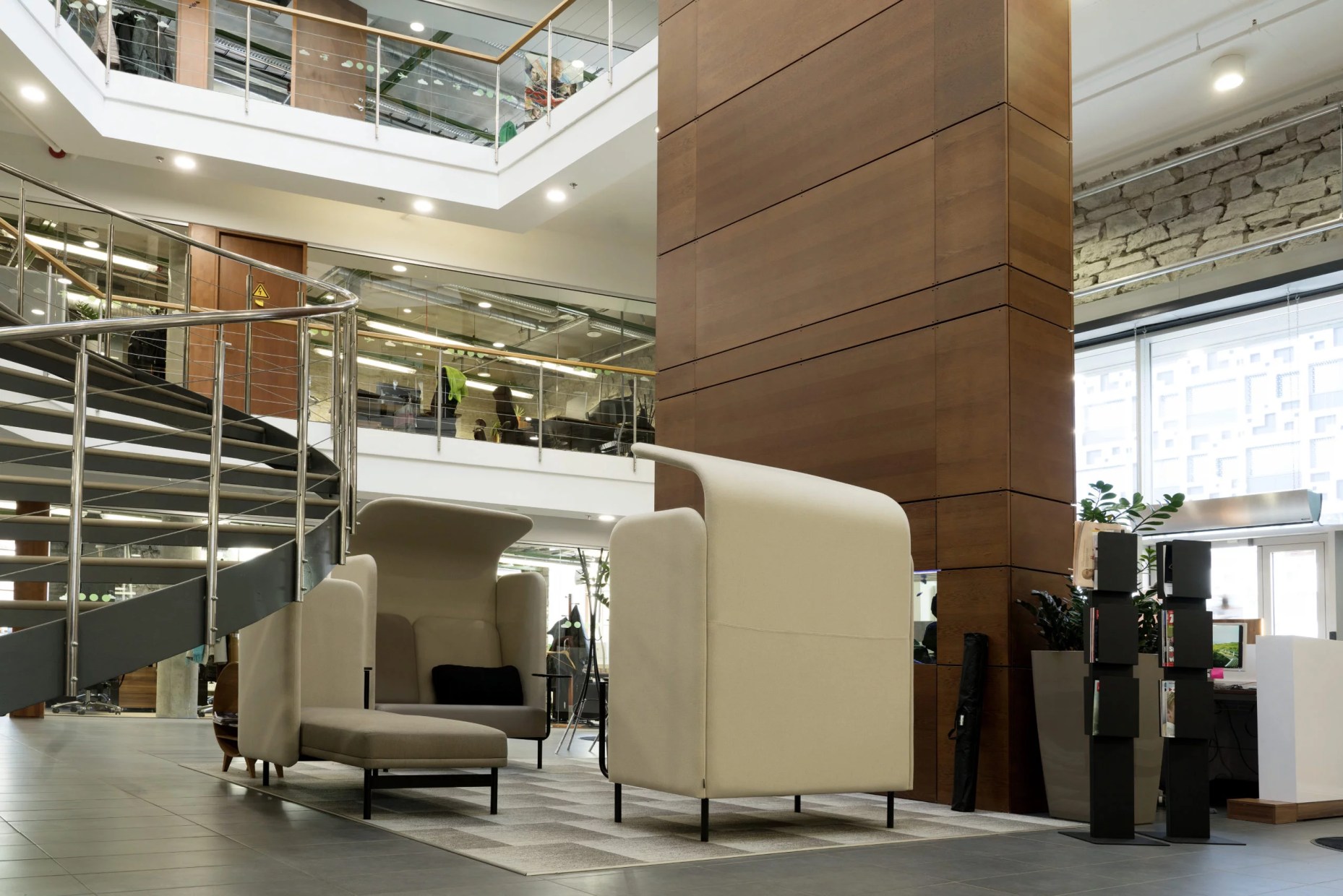 Soundabsorbing furniture helps to create a healthier workspace 40x25