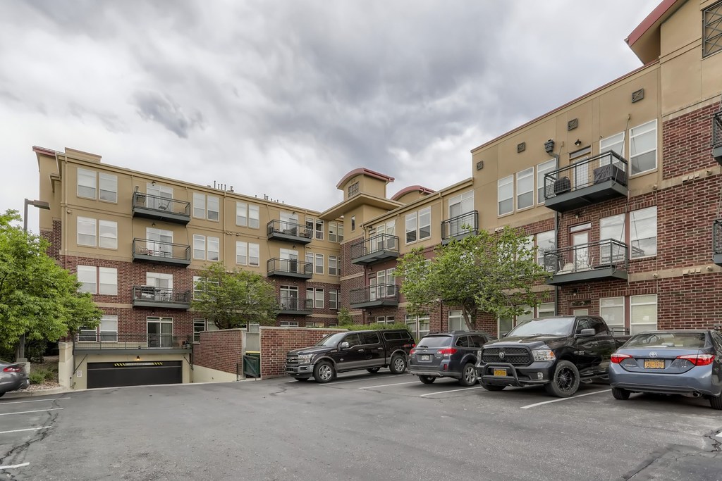 2 Bedroom in Lone Tree AvenueWest Global