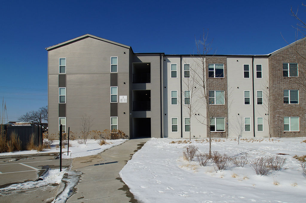 Apartment 2 Bedrooms 2 Bathrooms Price 87 AvenueWest Global