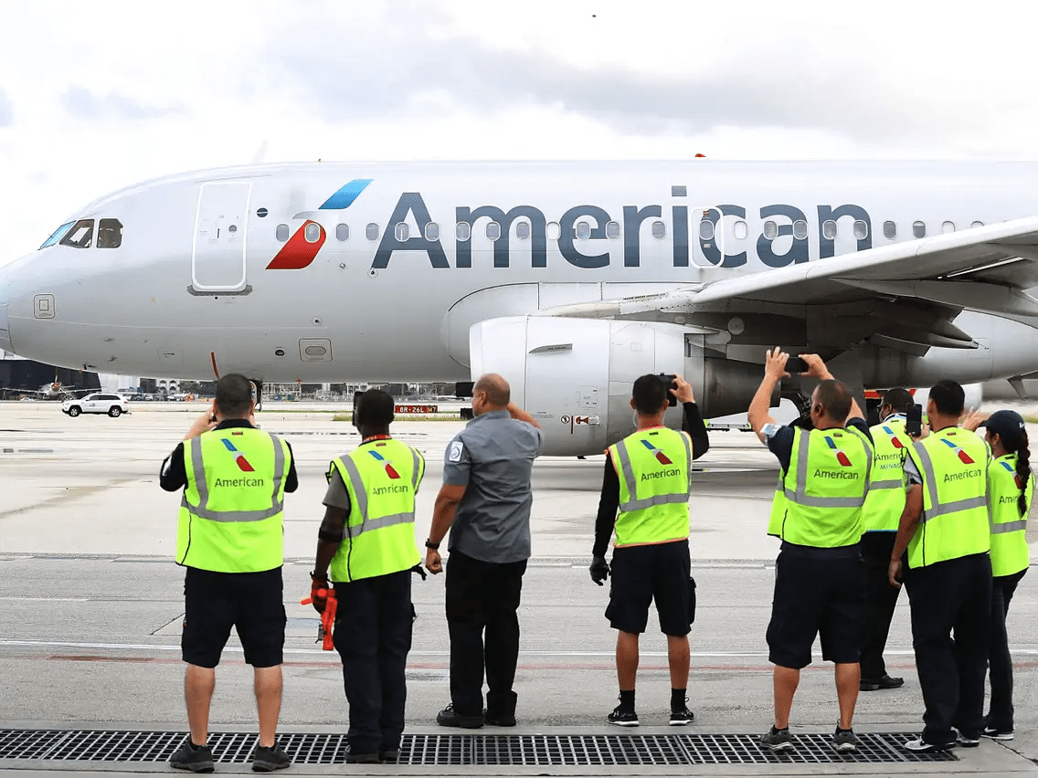 American Airlines Passenger Service Employees to Go on New Strike